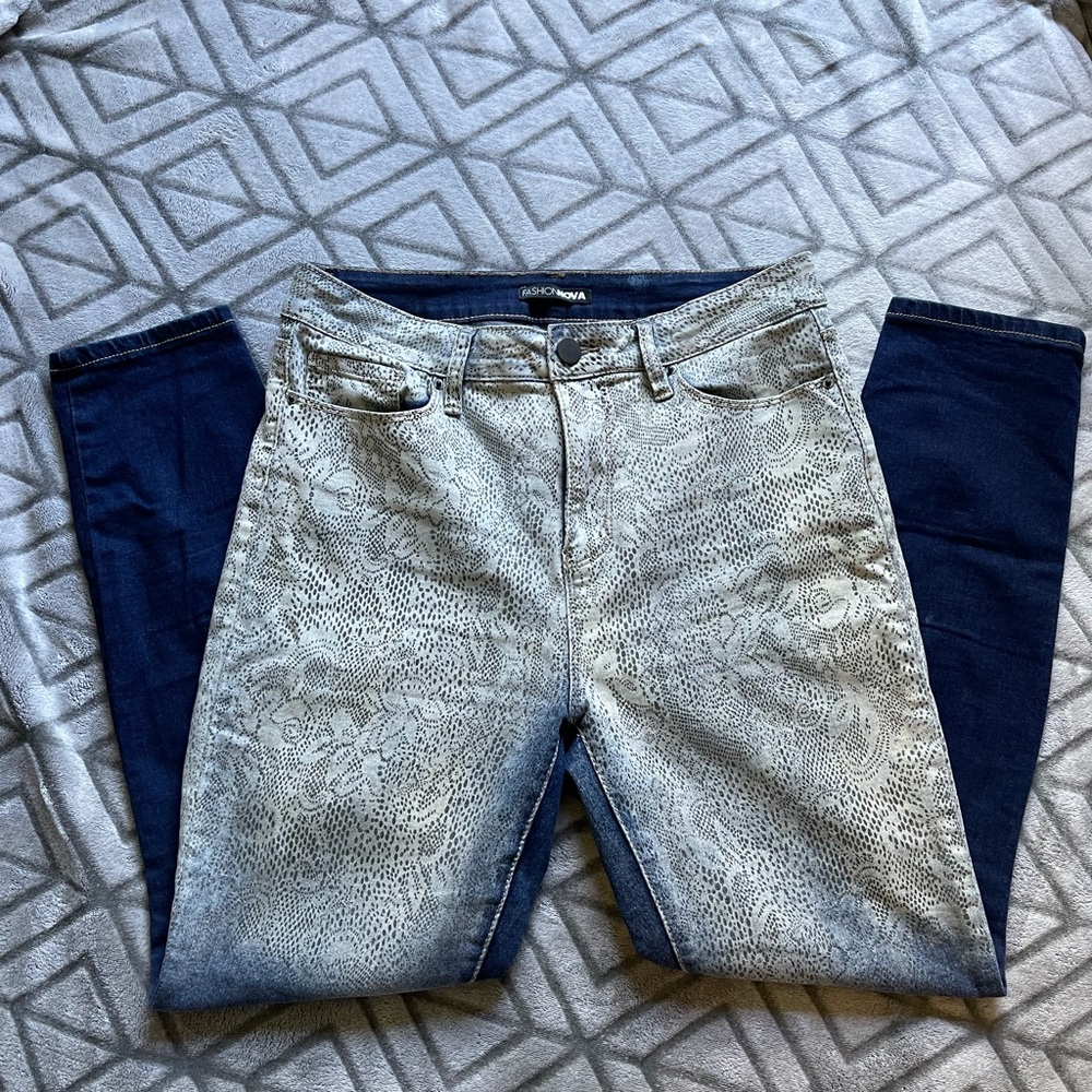 Fashion Nova Two-Tone Printed Women’s Jeans - Blue/Gray